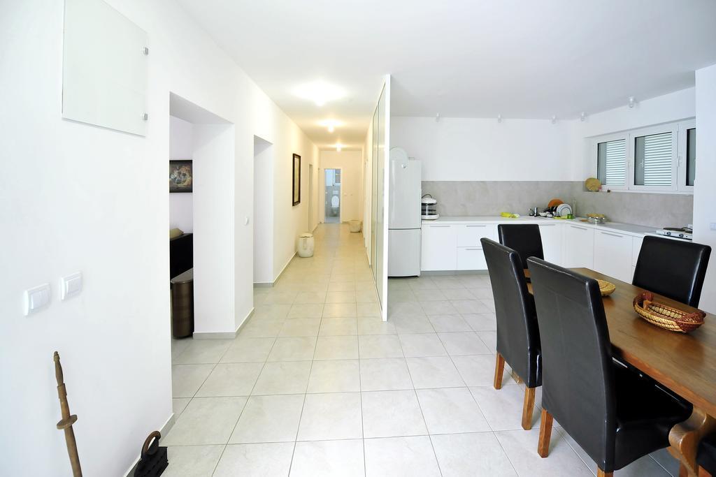 Luxury Apartment Брела Екстериор снимка